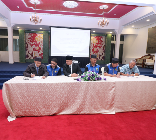 Majlis Menandatangani Perjanjian Kontrak Perkhidmatan Pemotongan Rumput.png