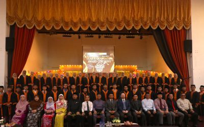 MAJLIS KESYUKURAN DAN PENYAMPAIAN HADIAH AKADEMIK